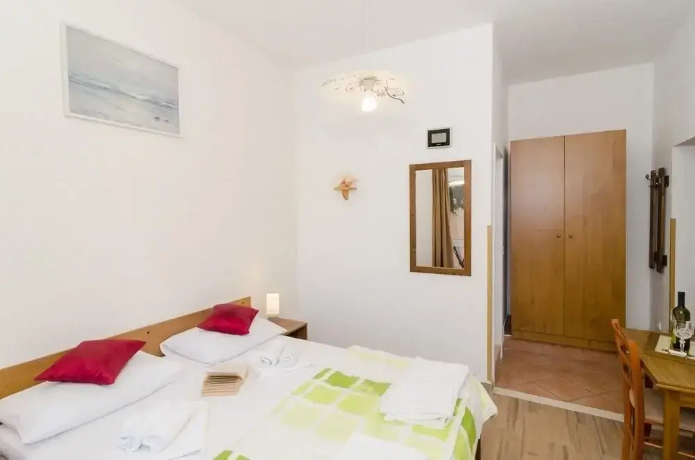 Pavo - Comfortable With Parking Space - SA4