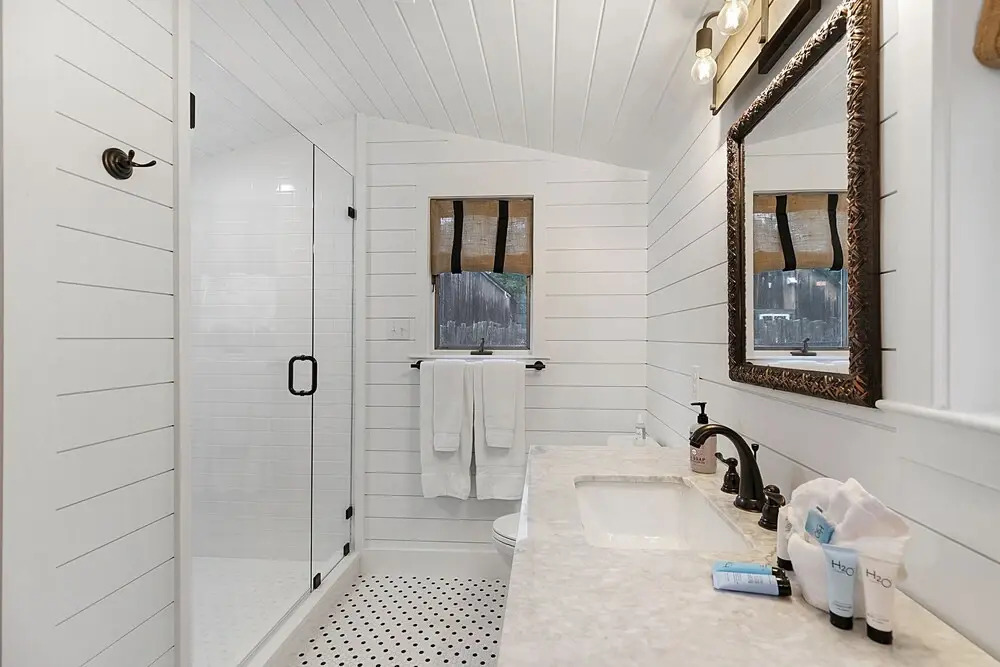 New! Stunning Home w/ Hot Tub & Grill Just 2 Blks From Main St!