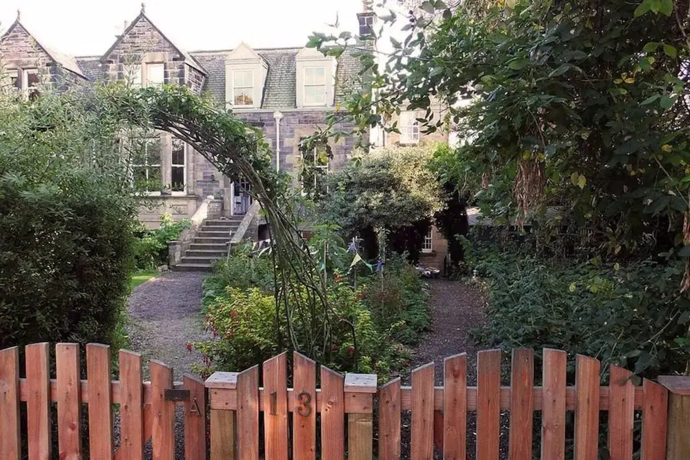 3 Bedroom Apartment With Private Entrance