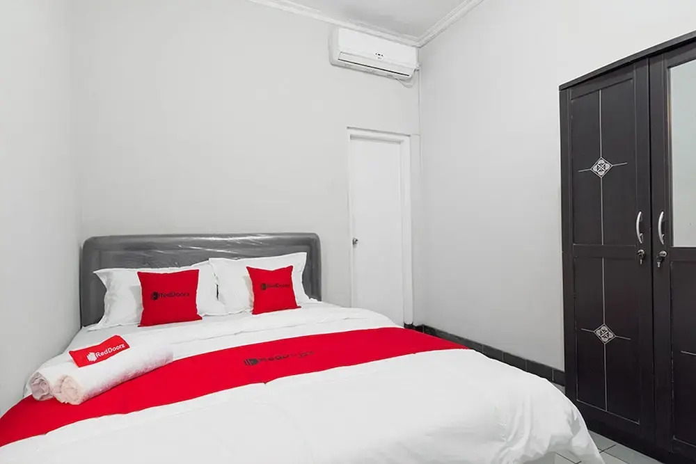 RedDoorz near Batik Tulis Celaket 2