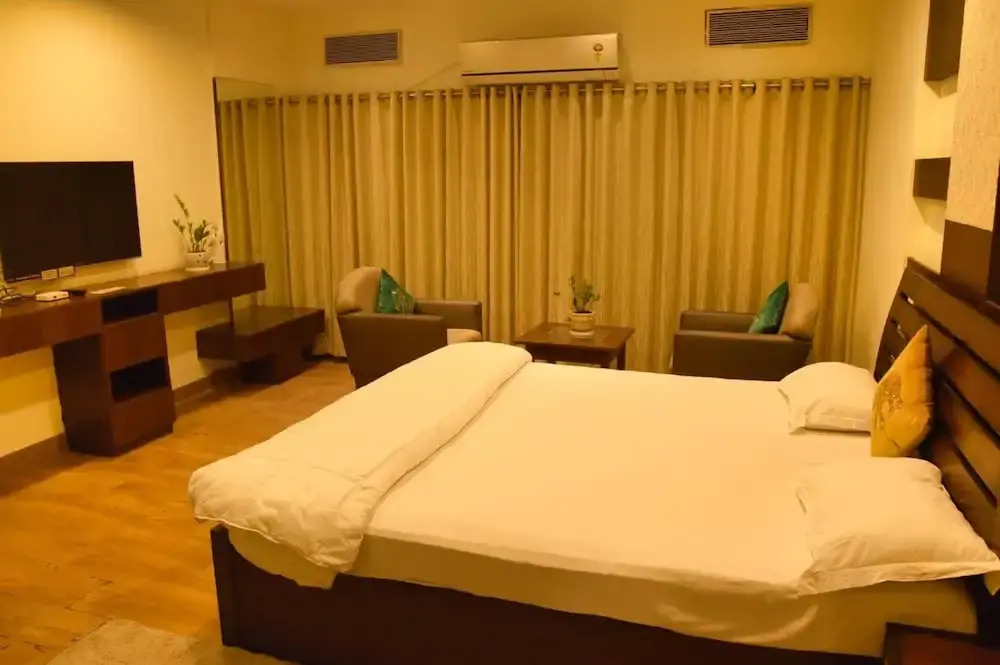 Royal Palms Luxury Service Apartment