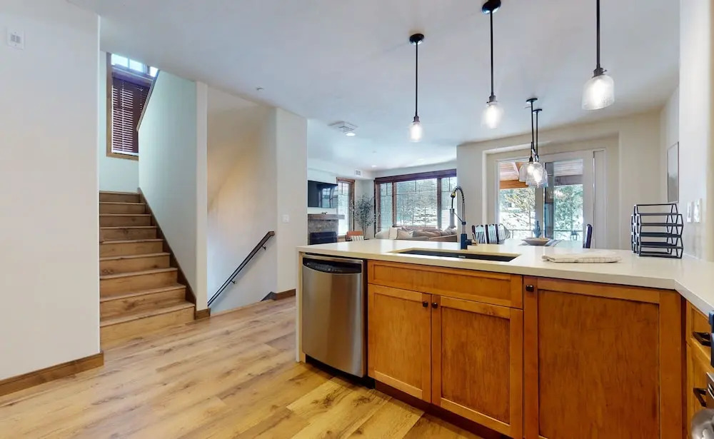Woodwinds 1265 Luxury Townhouse, Private Hot Tub, 2 Car Garage by RedAwning