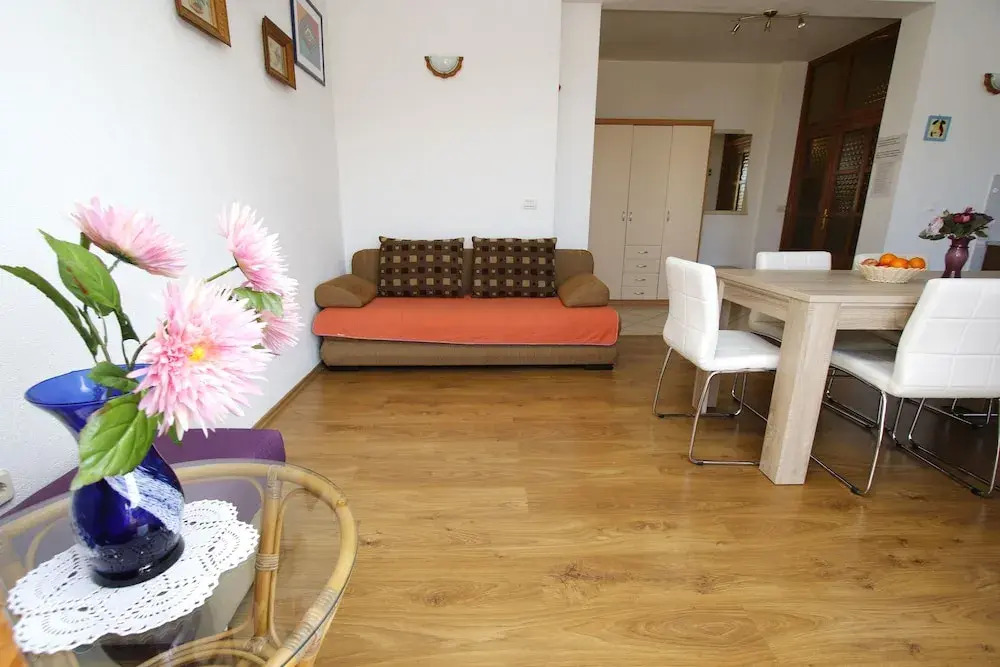 Kiwi Apartment