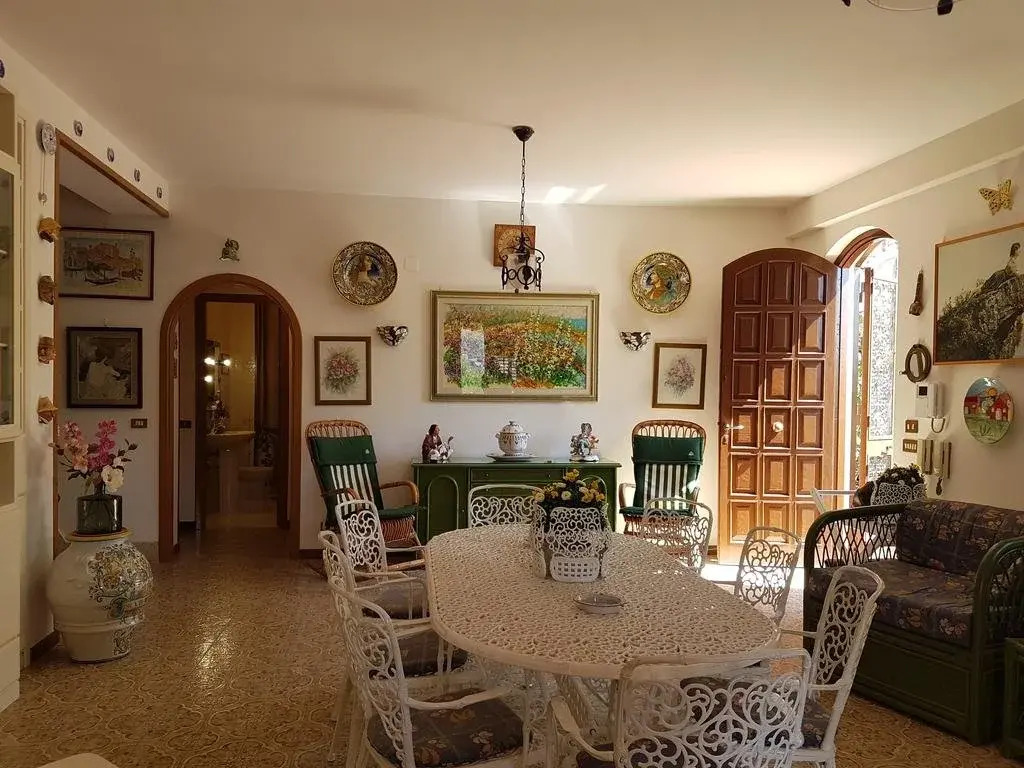 Villa del Golfo Urio with swimming pool shared by the two apartments it is essential to have a car