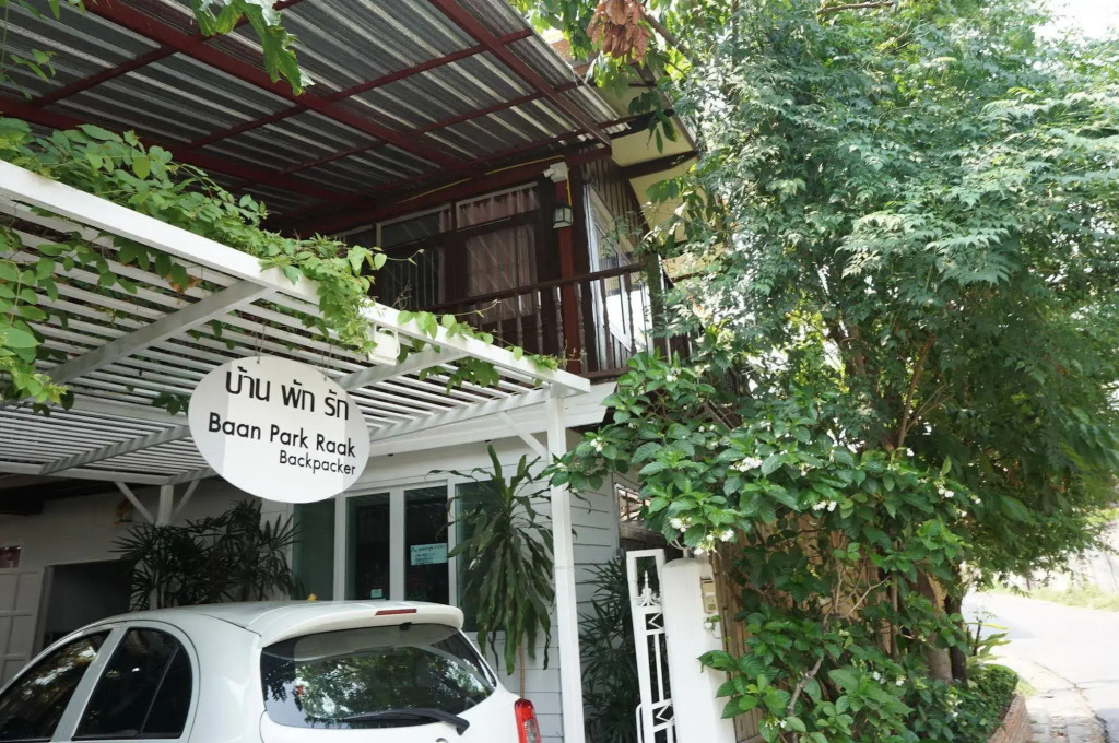 Baan Park Raak Backpacker Hostel