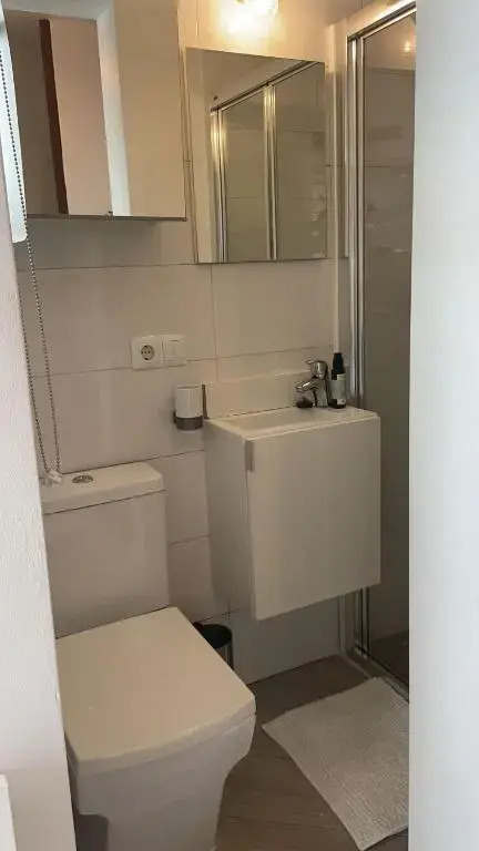 Gobeach Small Studio 8sq Completely Independent