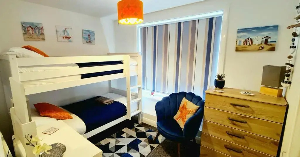 Stunning apartment with 2 bedrooms, 2 en-suites, private parking