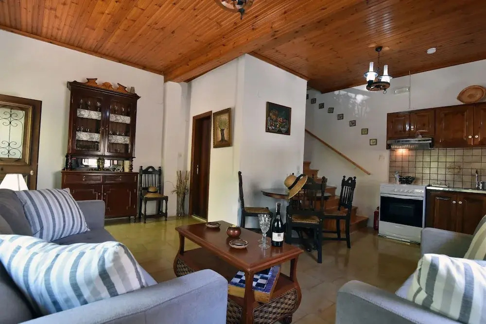 Traditional Greek Maisonette Antiperni