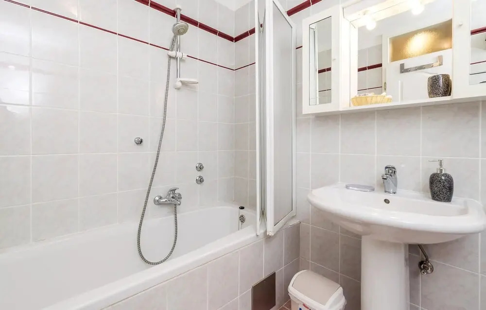 Stunning Apartment in Icici With Wifi and 1 Bedrooms