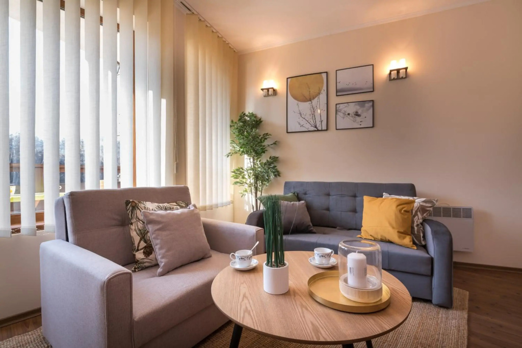 Charming Ski Apartments Near Gondola & Bar Street, Cedar Lodge 1 Complex