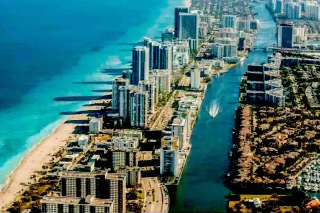 JUNGLE TO BEACH 4 R 3 BR Family and Pet Heated pool N Airport N Beach N Hard Rock