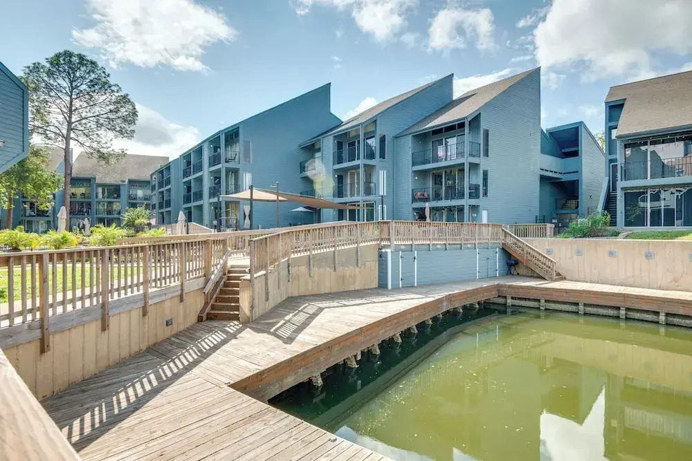 Lake Conroe Condo: Patio & Water Views