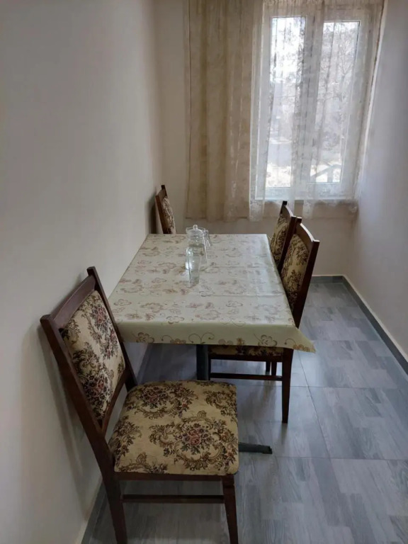 Sevan Em & Yu