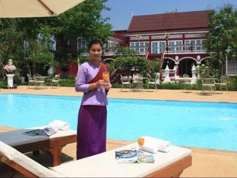 Aunruen Residence And Restaurant
