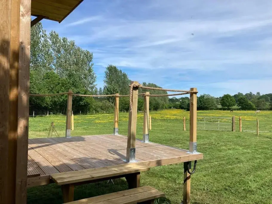 Neddys Rest Luxury Horsebox Stay