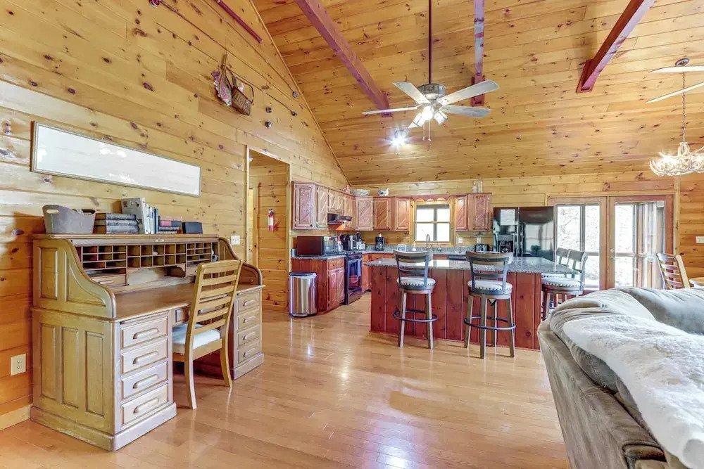 Riffle Run Cabin: River Access, Hot Tub, Game Room