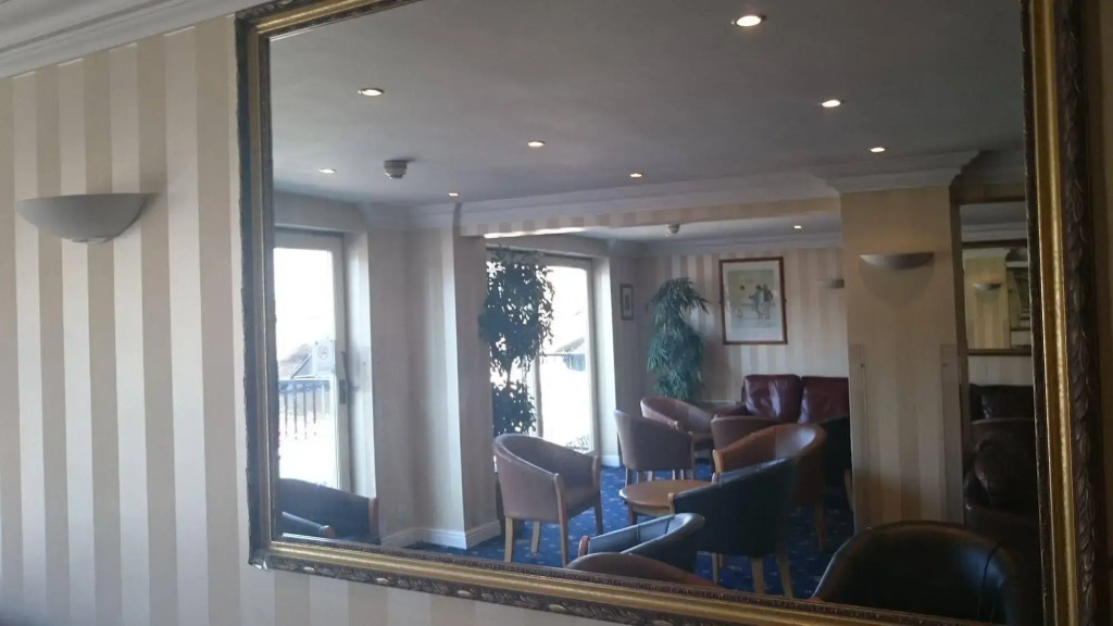 The Queens Hotel & Victoria Cloisters Apartments