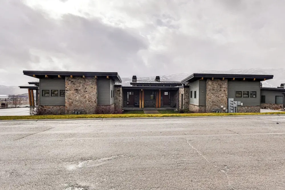Luxe Eden Gem w/ Hot Tub: 6 Mi to Powder Mountain!