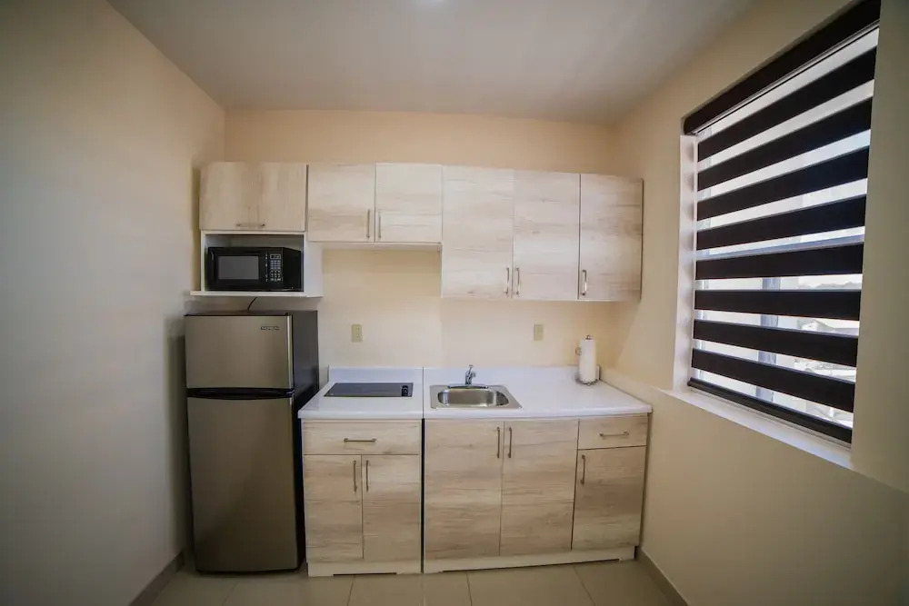 California Comfort & Suites
