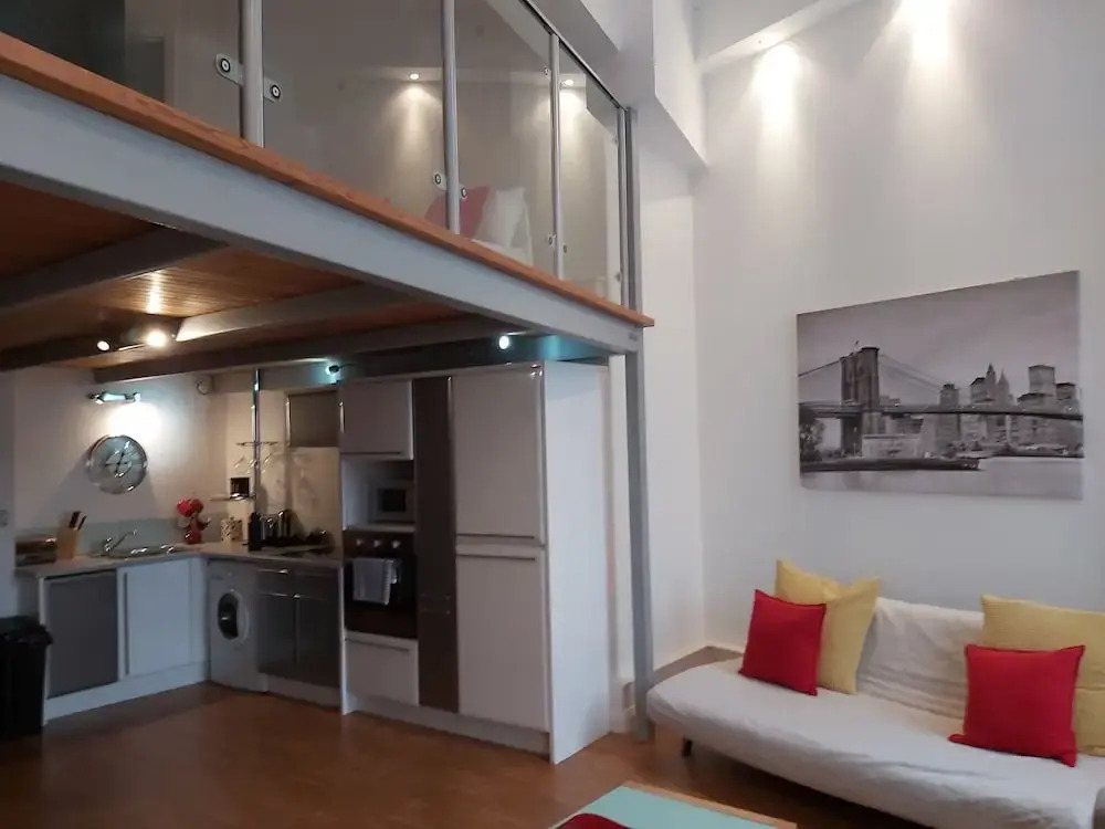 Huku Kwetu Nottingham - Crusader Mezzanine