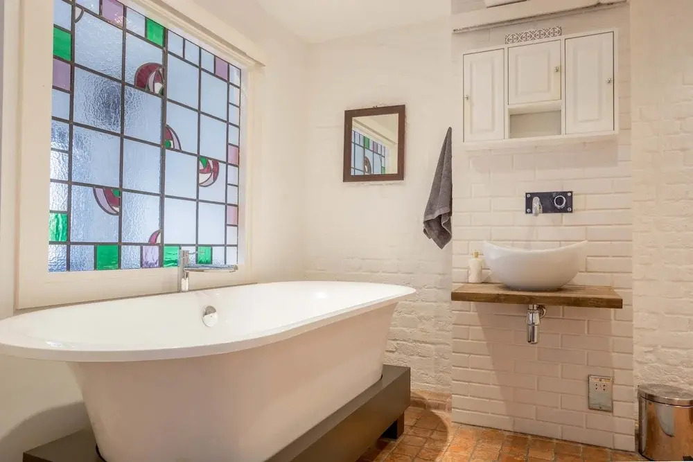 1 Bedroom Flat with Balcony Sleeps 4 in Southwark