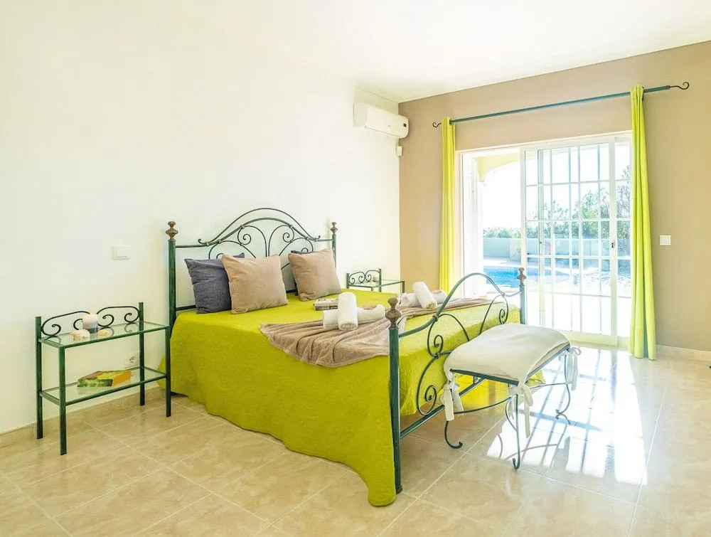 Villa San Juan - Refúgio tranquilo com piscina aquecível e jardim em Carvoeiro
