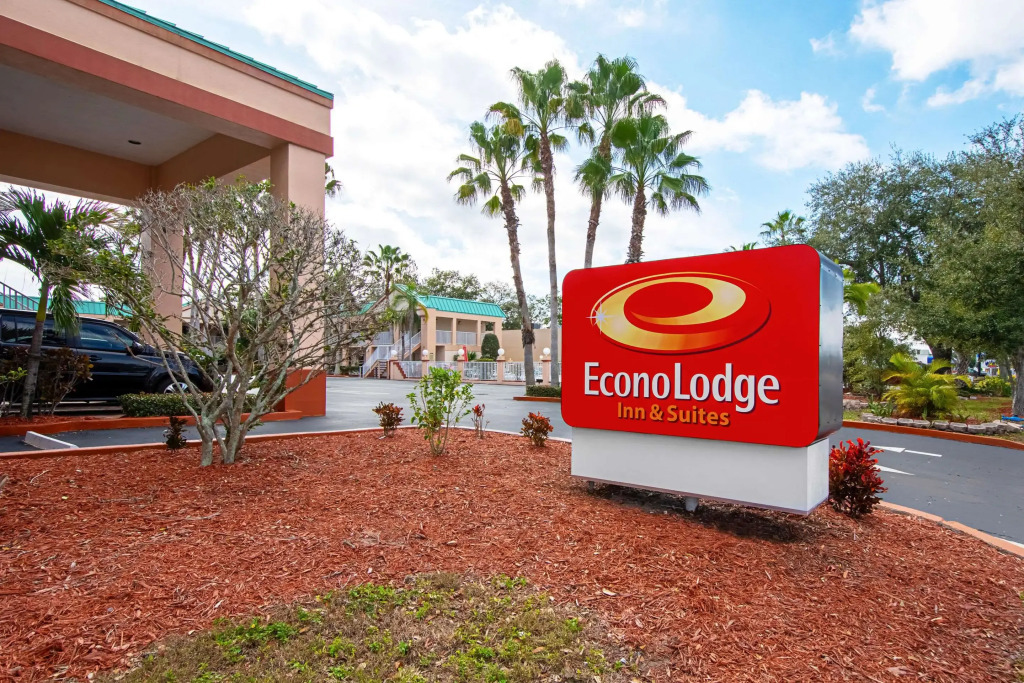 Econo Lodge Inn & Suites Clearwater Central