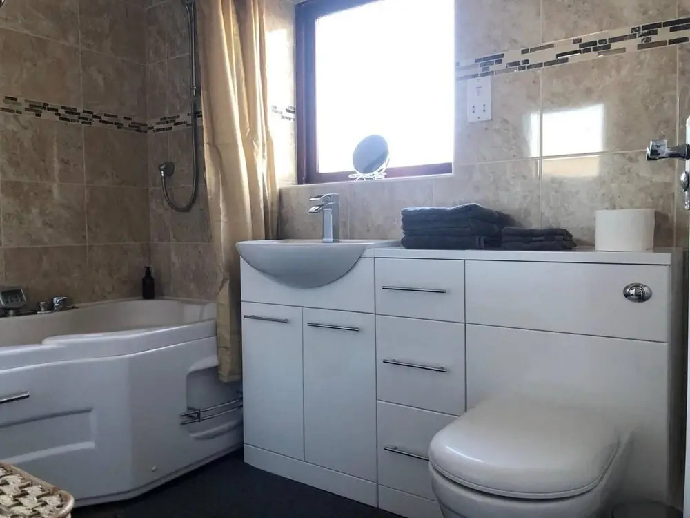 Beautiful House in Rural Village With Hot Tub
