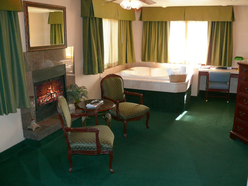 Rogue Regency Inn Medford Airport