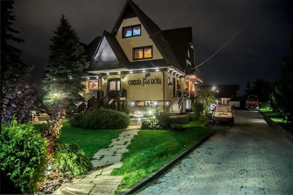 OBERŻA POD RÓŻĄ restauracja, sauny, jacuzzi
