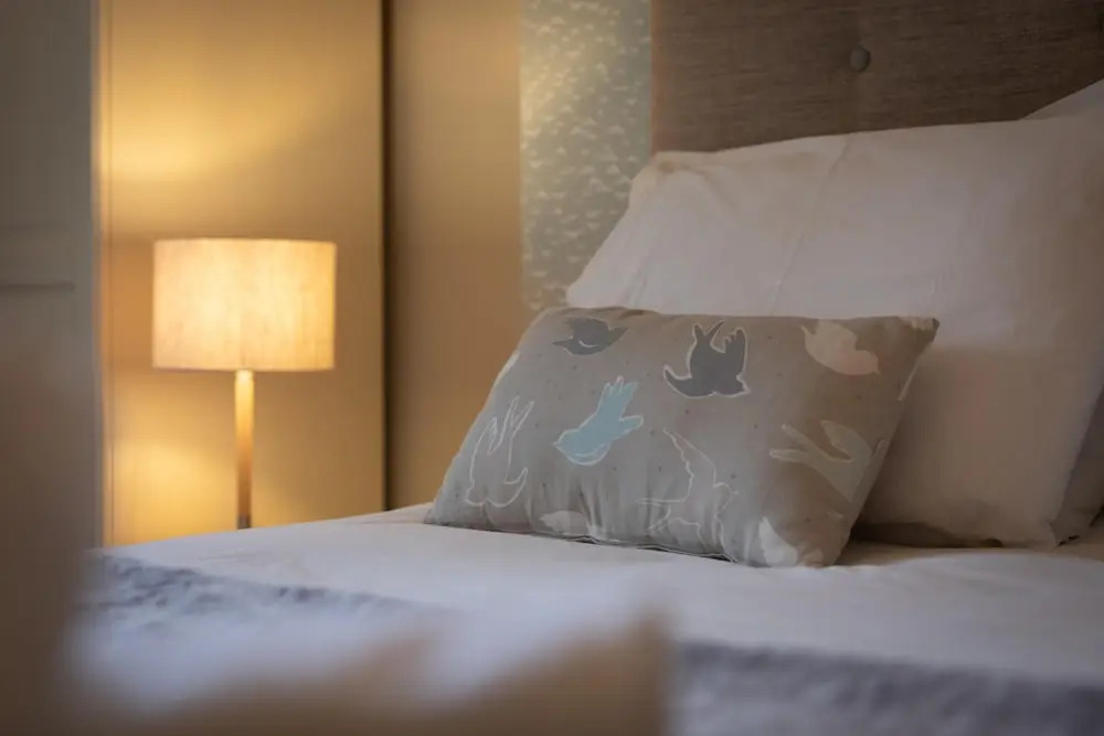 Spinnaker - Close to Town Sea Views