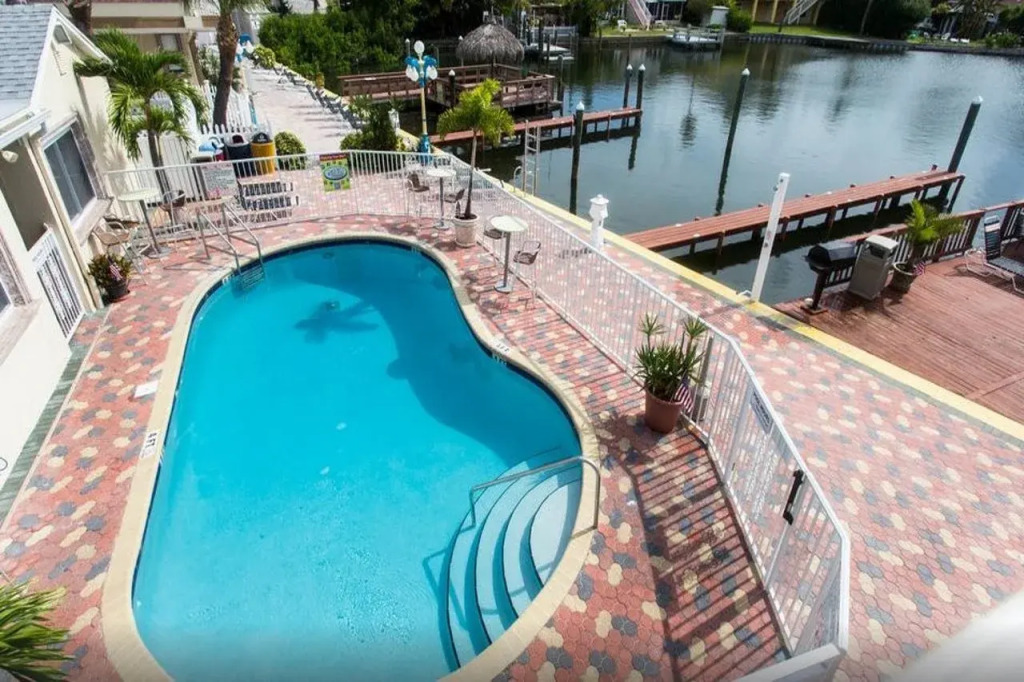 Bayview Plaza Waterfront Resort