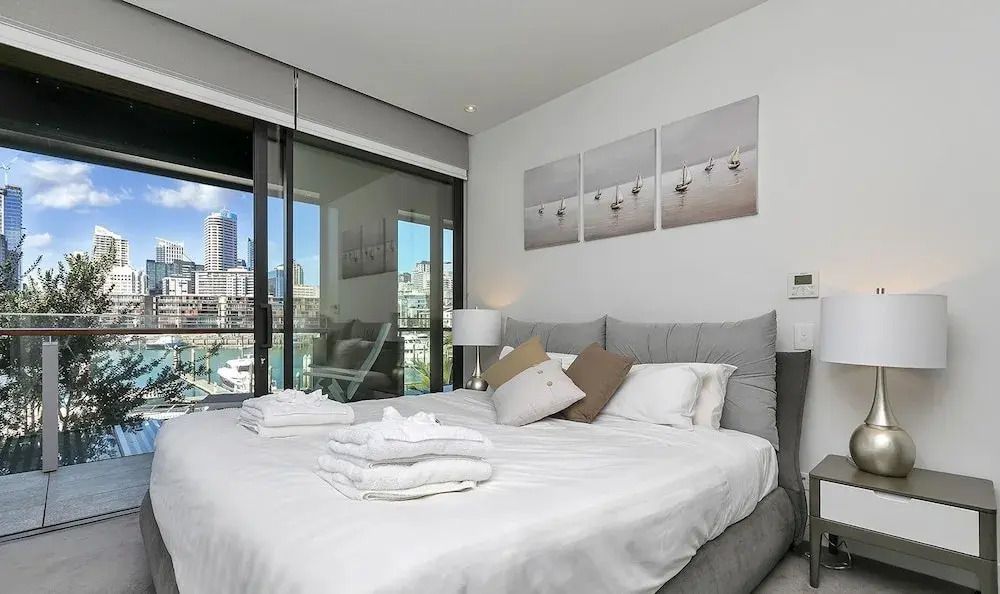 QV Modern Waterfront Apartment - 857