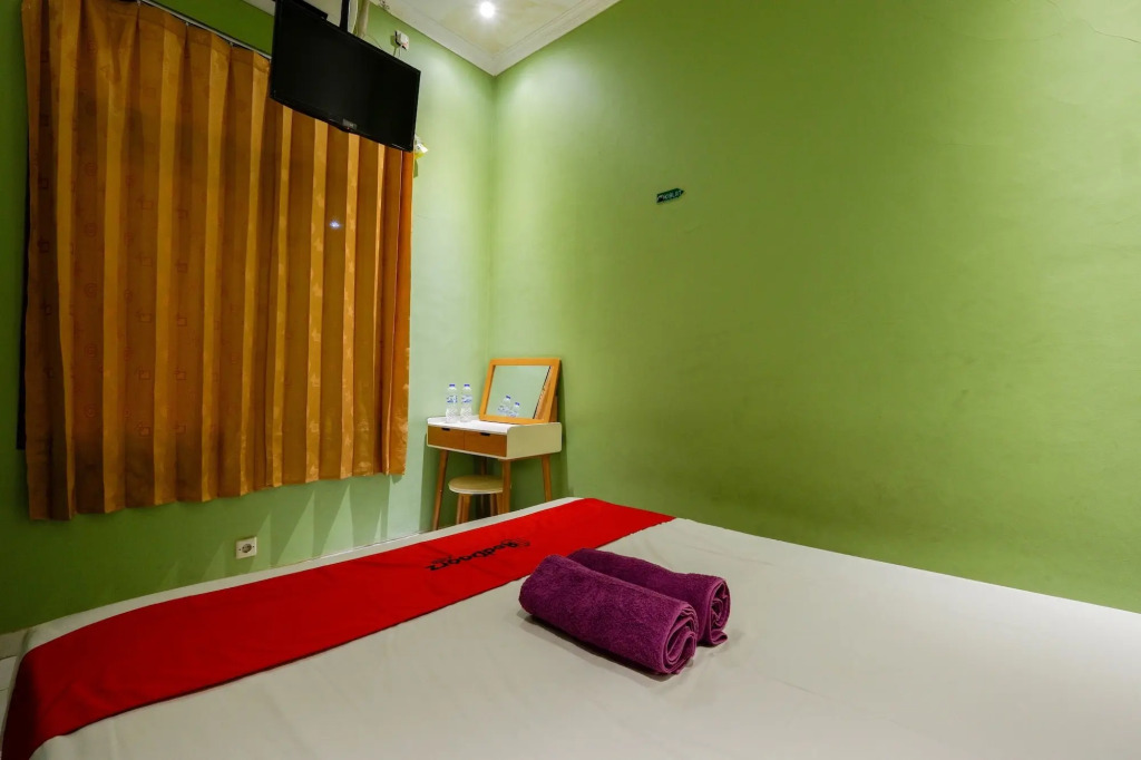 RedDoorz near Universitas Diponegoro 2