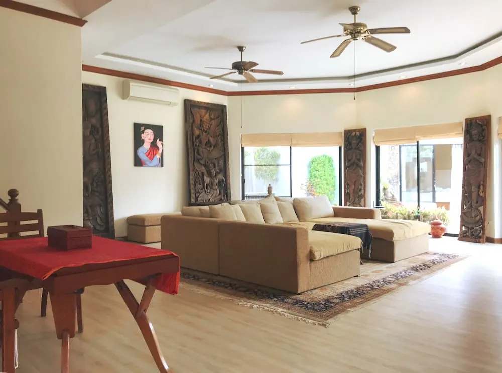 LUXURIOUS VIEW TALAY VILLA - PATTAYA HOLIDAY HOUSE
