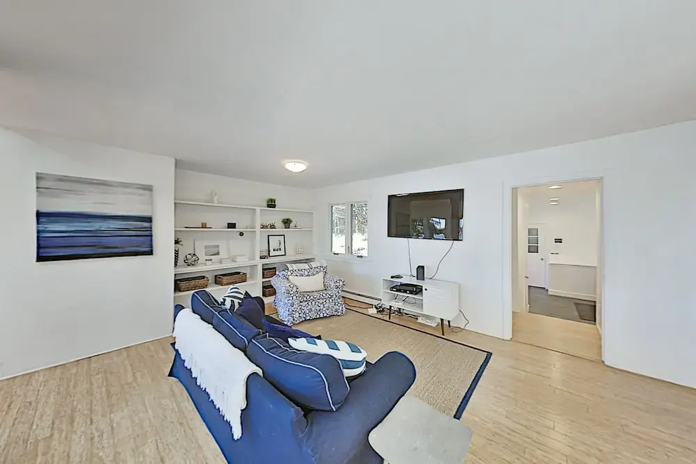 Stunning Waterfront W/ Private Deep-water Dock 6 Bedroom Home