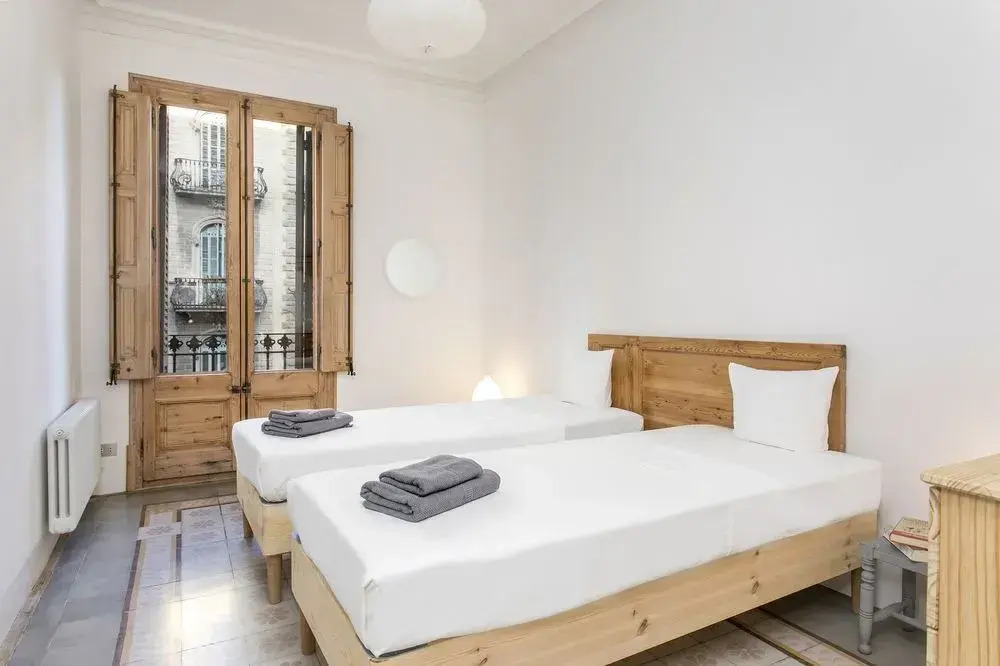 Spacious and luminous flat with balcony