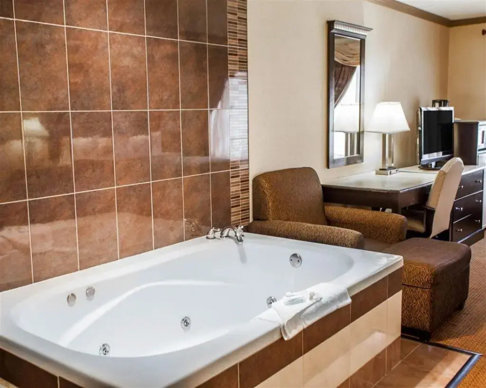 Quality Inn Aurora - Naperville Area