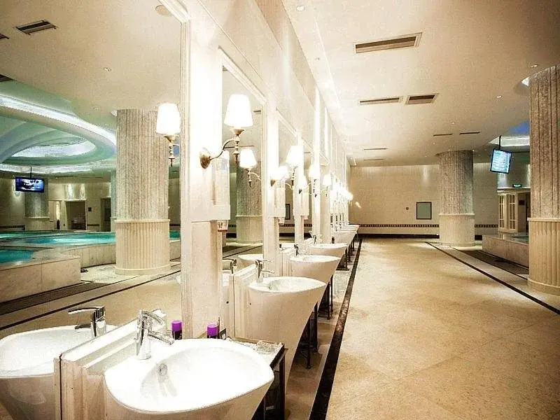 Noah's Ark Hotel