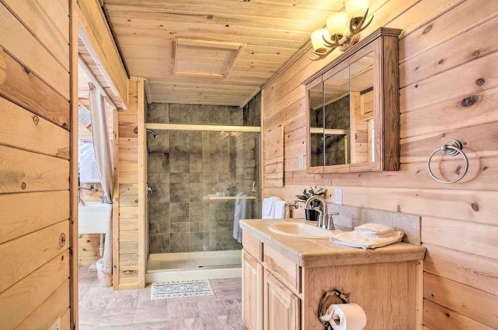 Spacious Duck Creek Village Cabin w/ Hot Tub