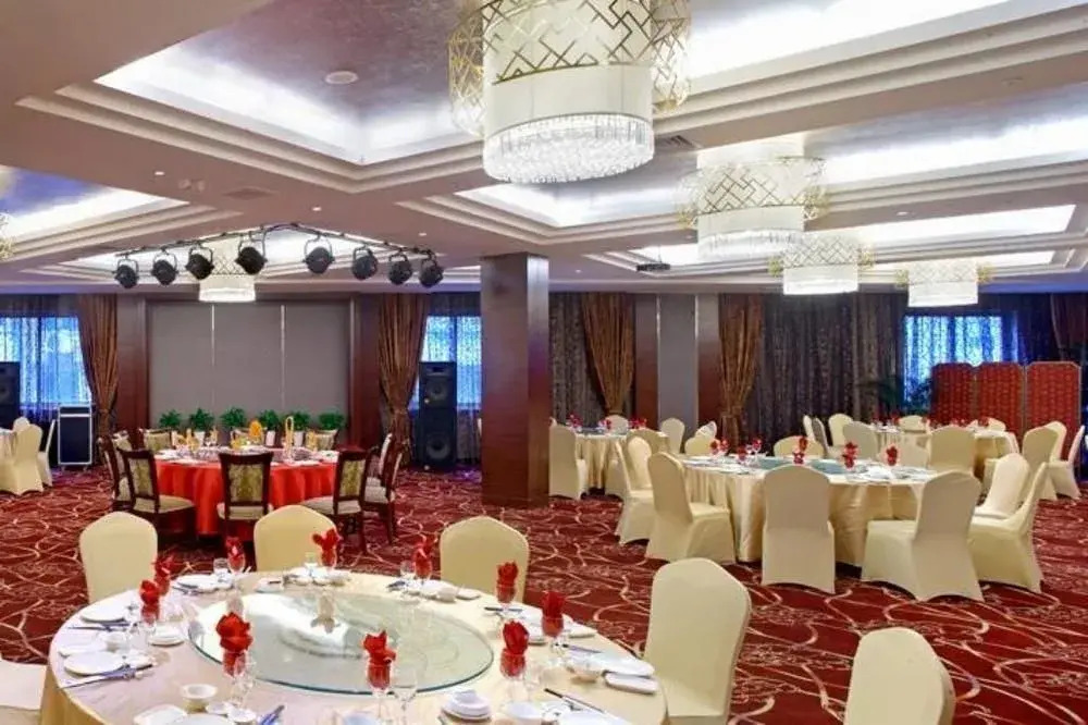 Ningbo Holiyacht Crystal Hotel