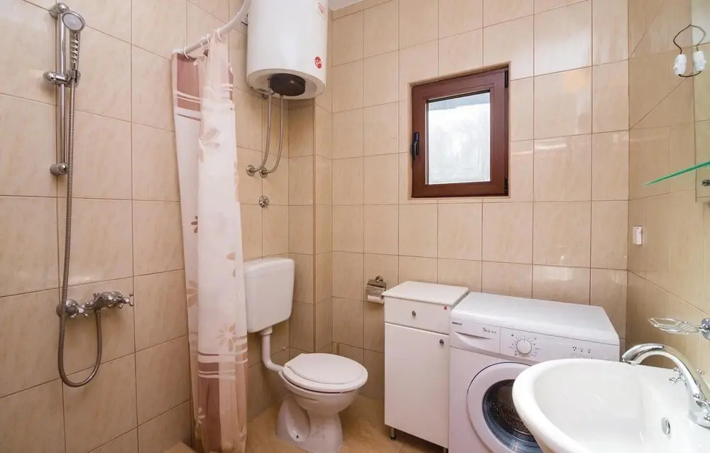 Beautiful Home in Markov Rt With Wifi and 2 Bedrooms