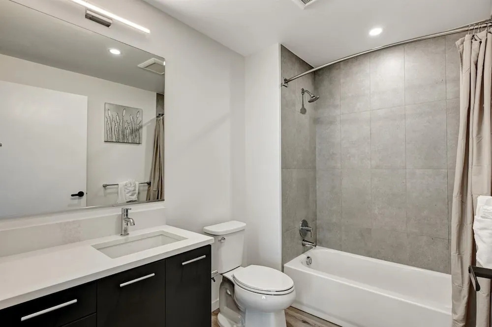 Global Luxury Suites near Downtown Charleston