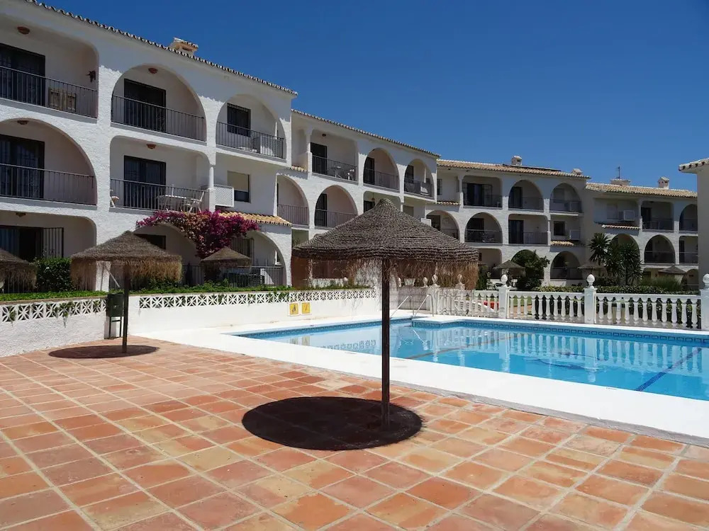 Las Farolas Poolfront in Mijas Costa