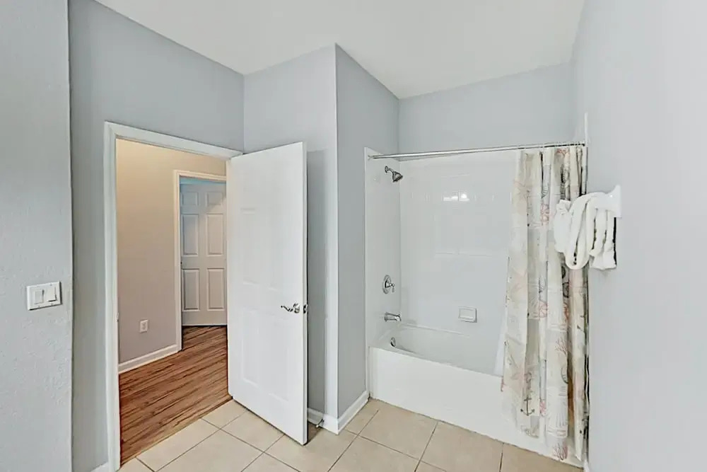 Chic Vista Cay Getaway On Universal W/ Pools & Gym 3 Bedroom Condo