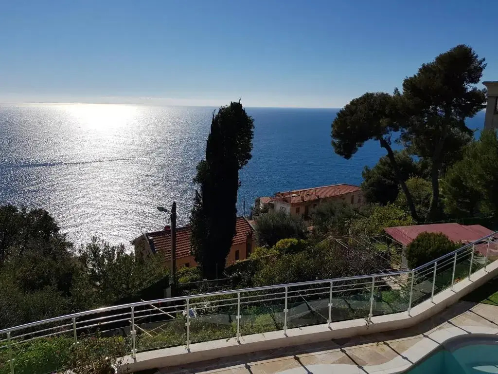 Vue mer.Tranquilité.Cap d'Ail à 10 mn de MONACO