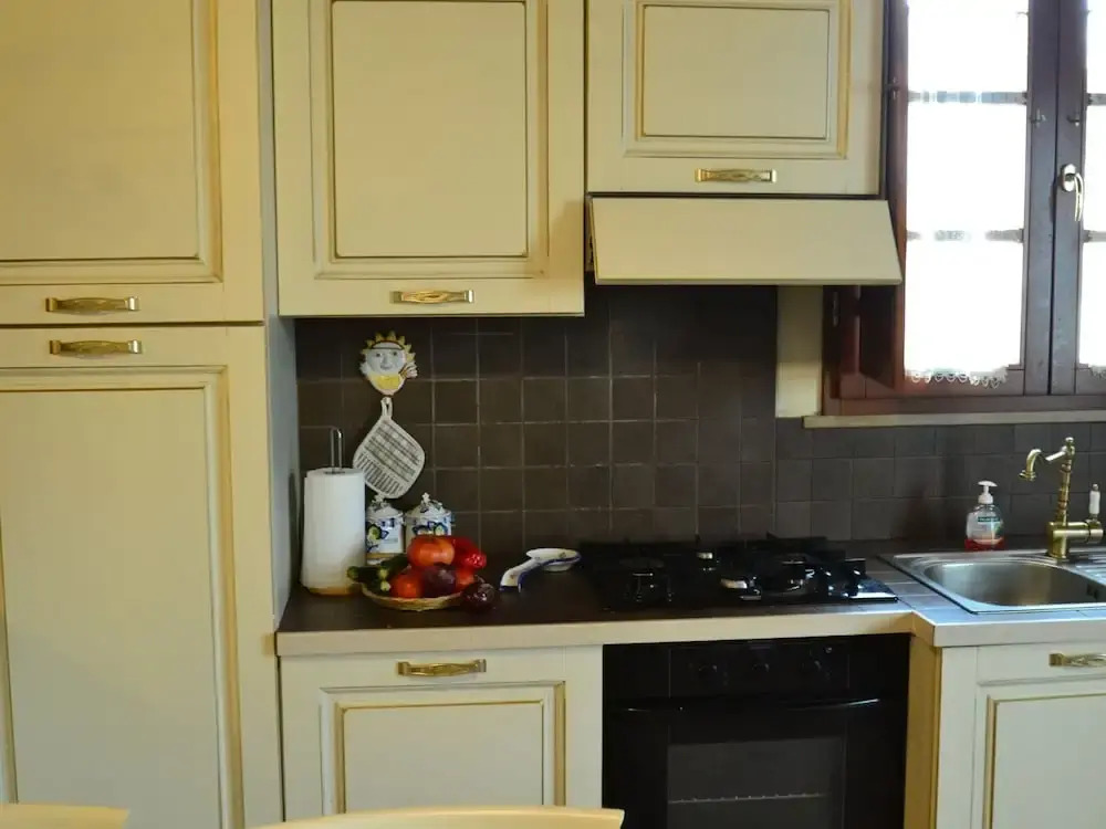 Delightful Holiday Home With Garden, Pool, Heating, Parking
