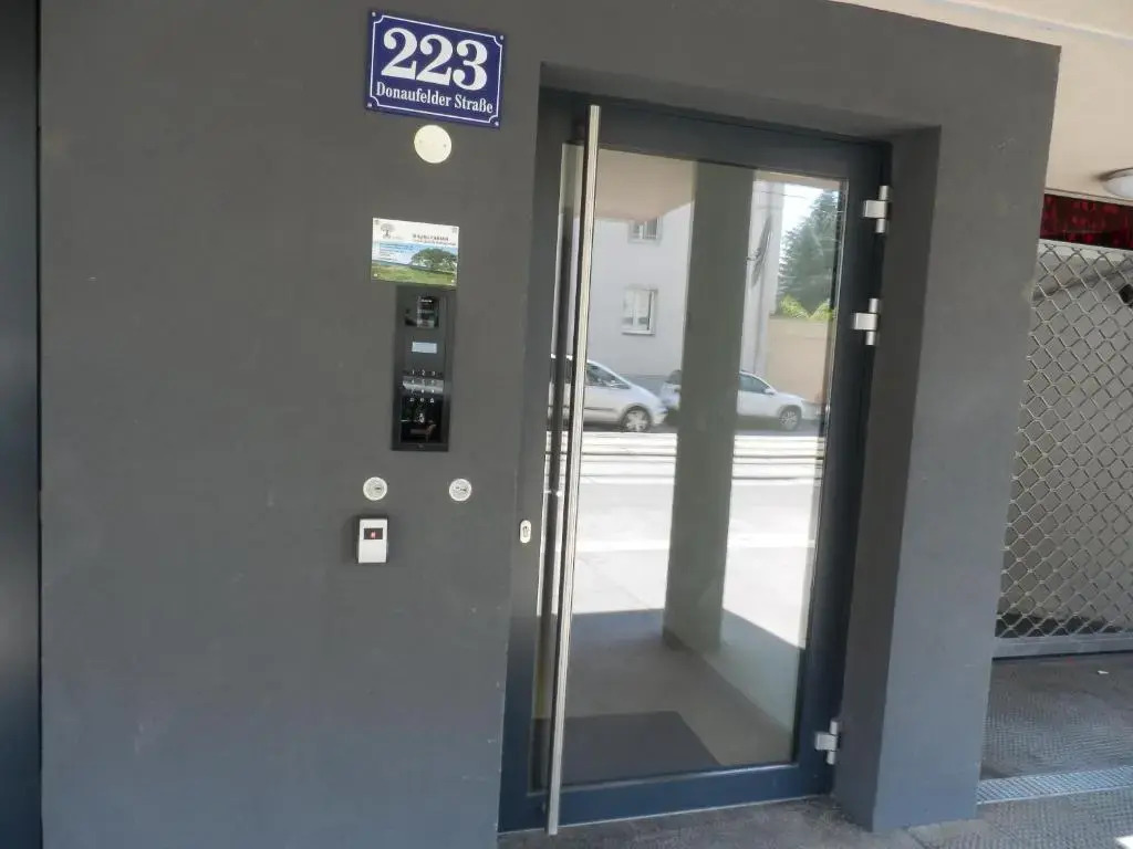 Spacious, Modern 1-bdrm Apt near VIC & Austria Ctr