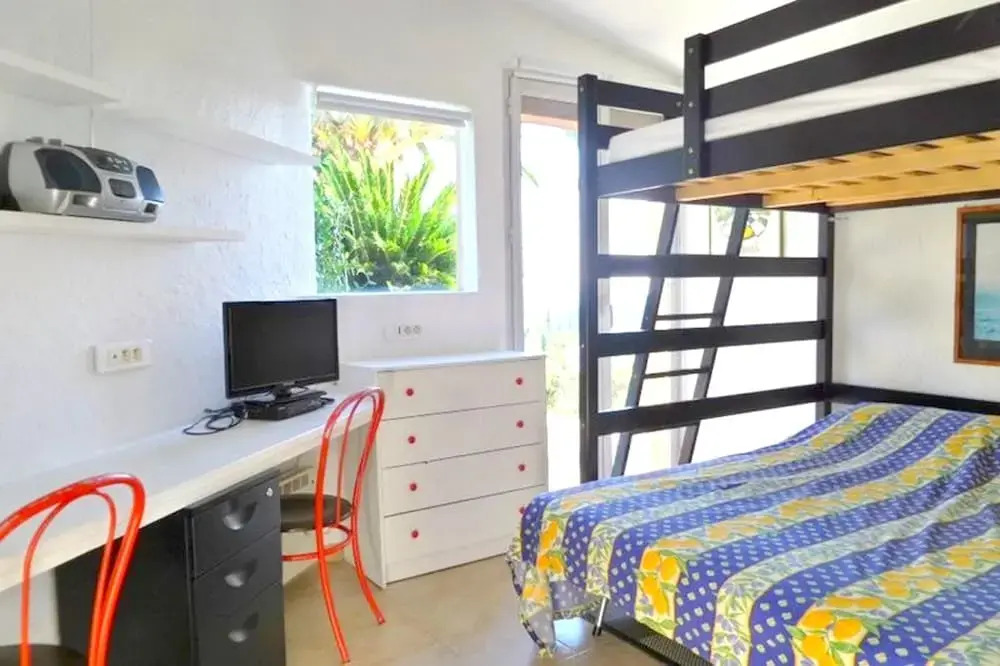 Studio in Cagnes-sur-mer, With Wonderful sea View, Pool Access, Enclos