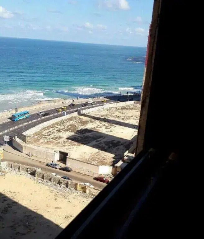 Cozy new 2 BD Amazing beach view Next to Hilton hotel Family only !العائلات فقط